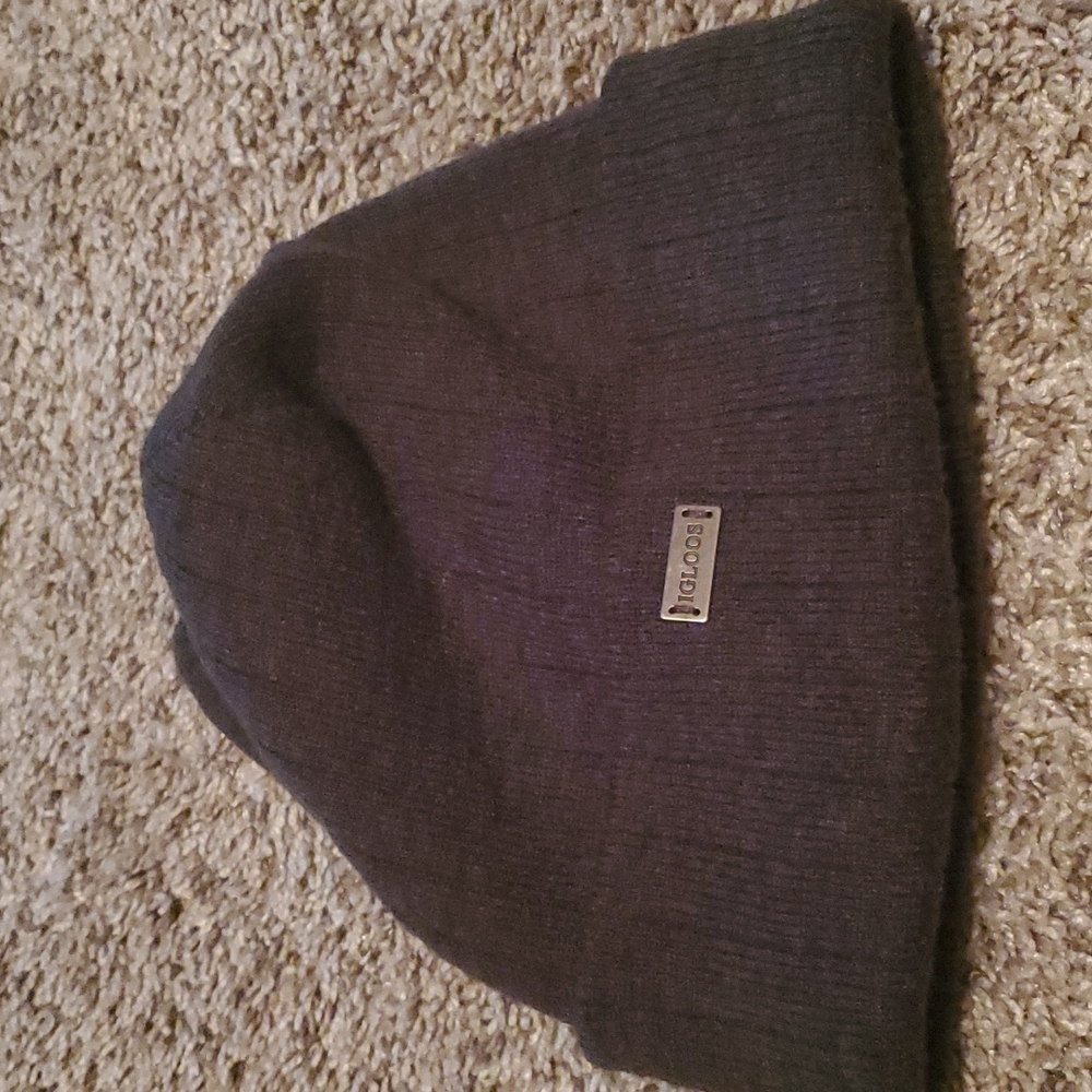 Dark gray men's winter hat, igloos